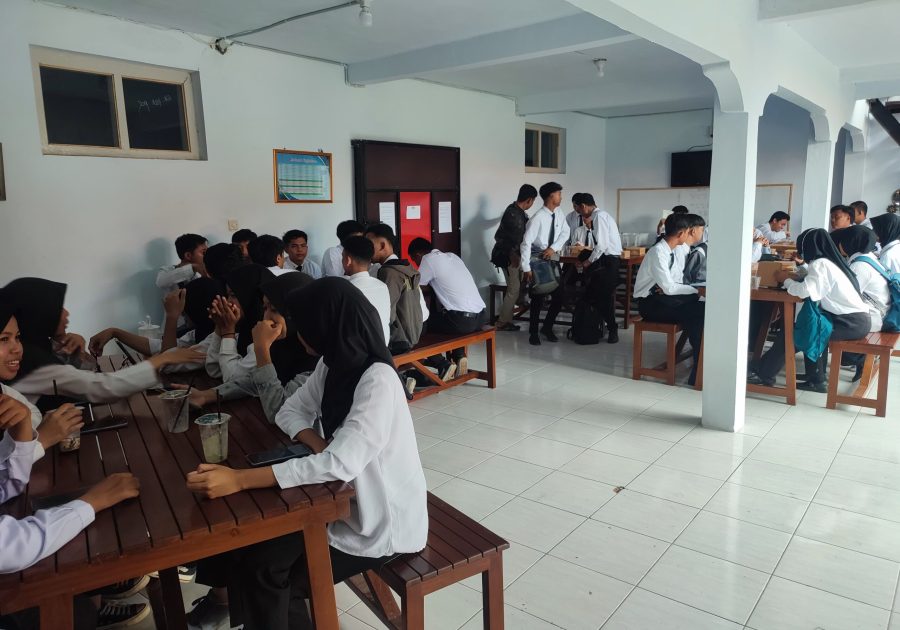 Ruang Makan Siswa